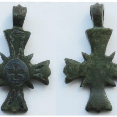 Нательный крест 12 века.